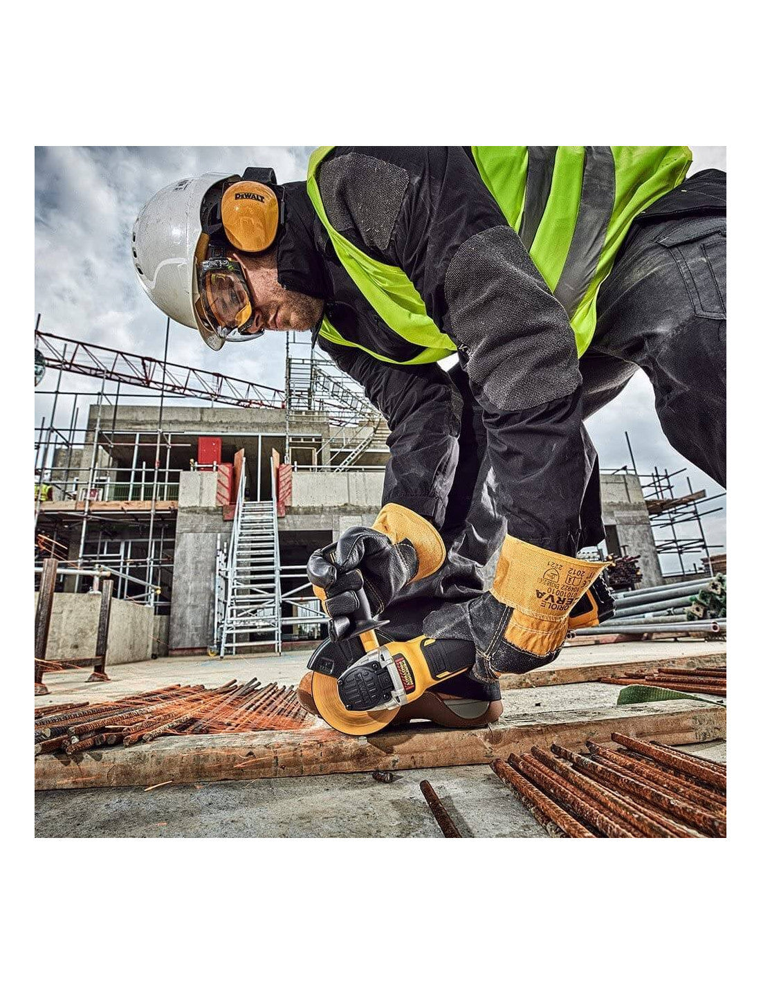 Amoladora 18V XR 125mm con 3 baterías 5Ah + Cargador + Maletín Dewalt DCG405P3