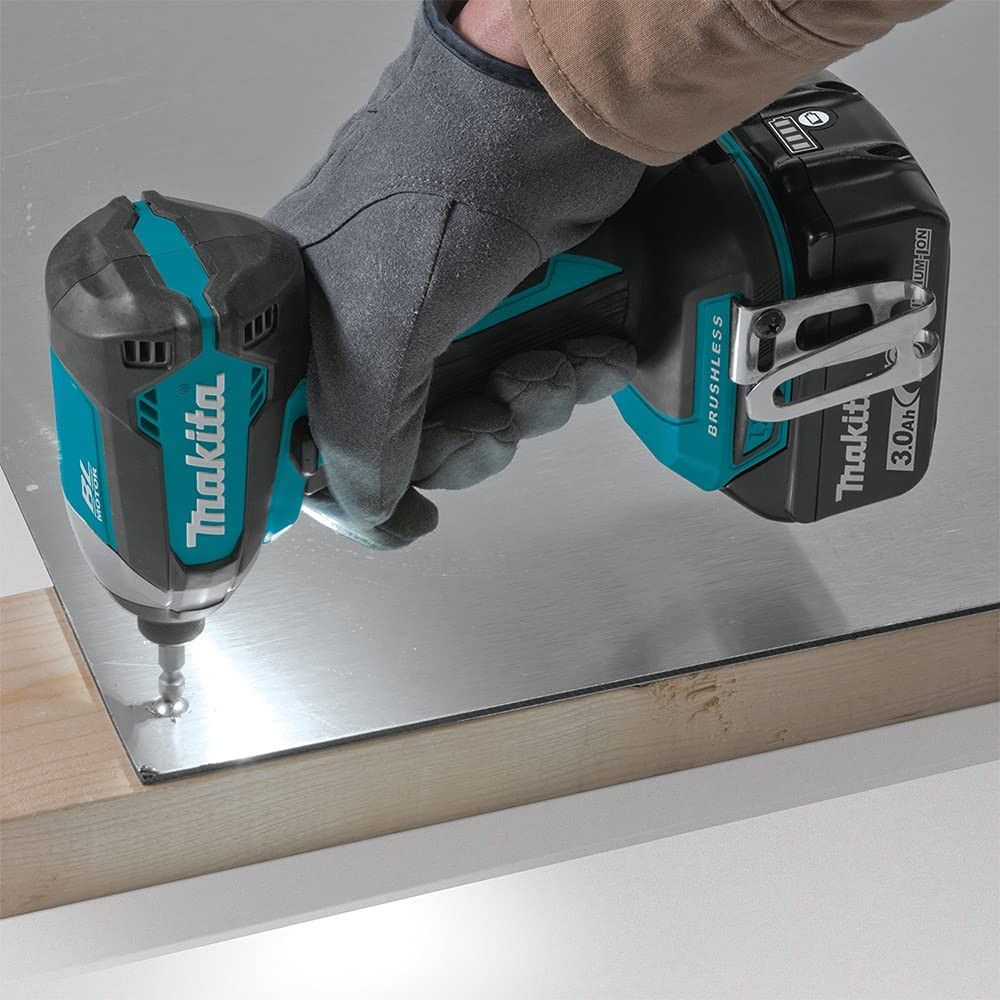 Makita kit 7 tools + 2bat 5Ah + charger + 2 bags LXT600 DLX7815BL2