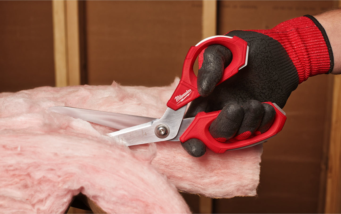 Special kit with hand tools + charger + battery + Milwaukee rolling toolbox