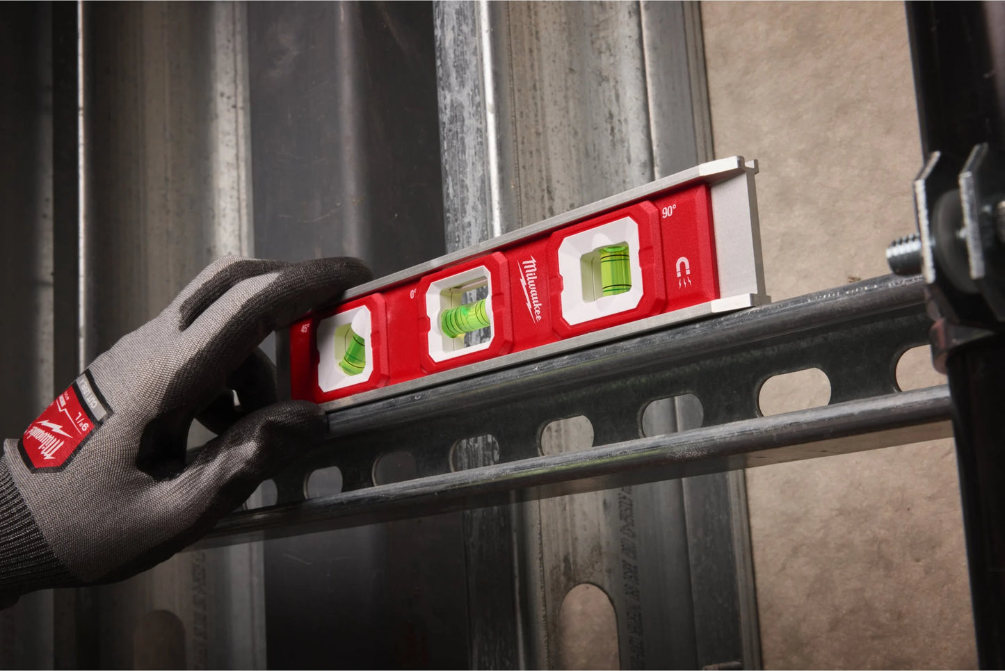 Nivel torpedo con 3 viales 25cm Milwaukee