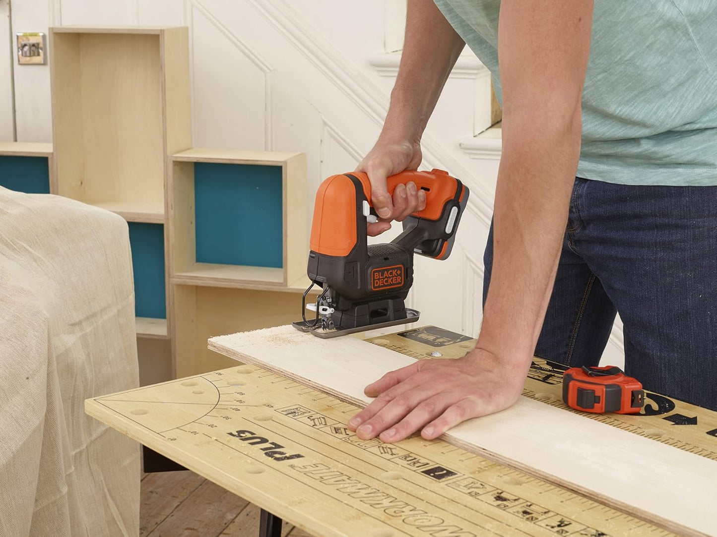 Sierra de calar 12V con hoja de corte para madera Black+Decker BDCJS12N