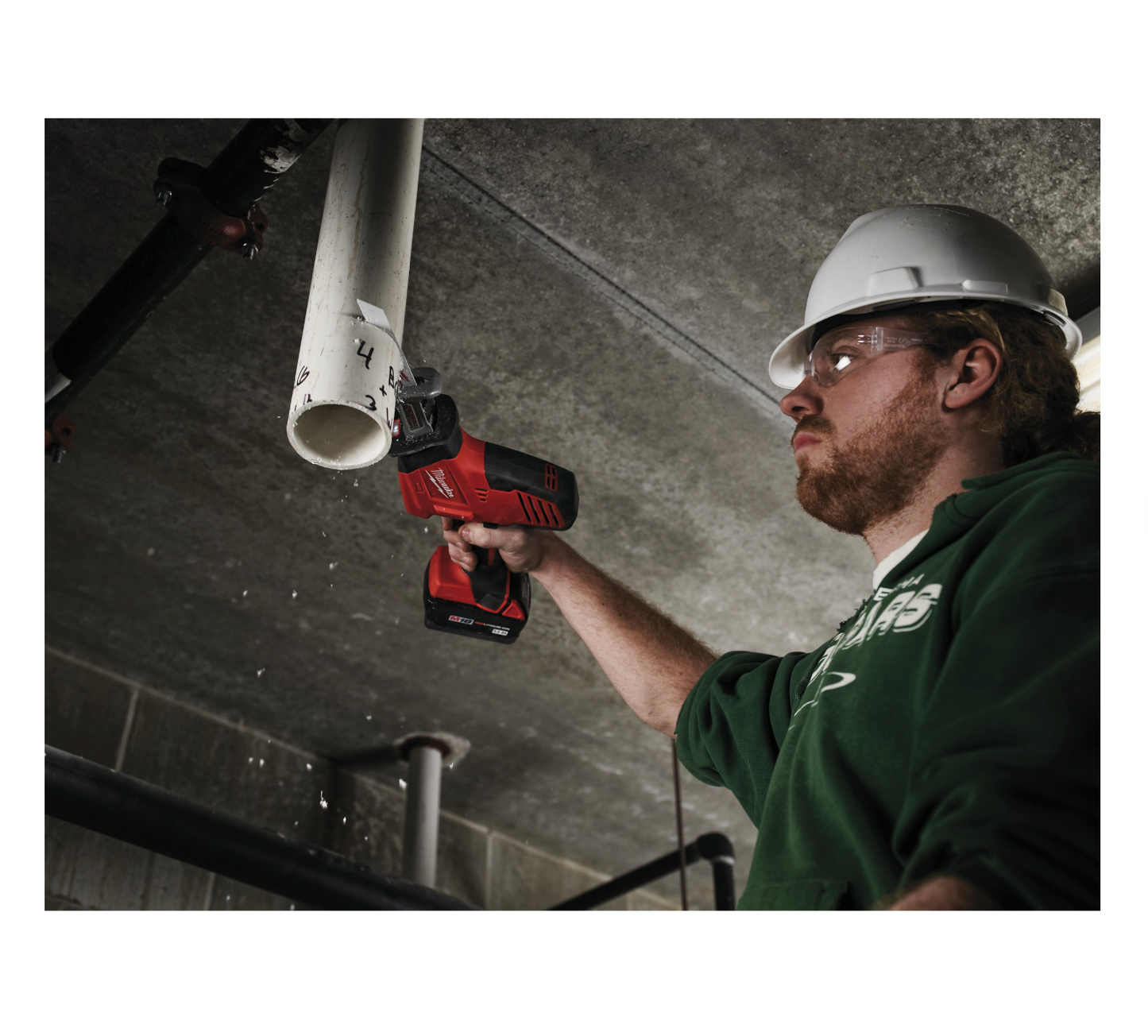 Sierra de Sable M18 con 2 batería 4Ah + cargador + bolsa Milwaukee C18 HZ-402B