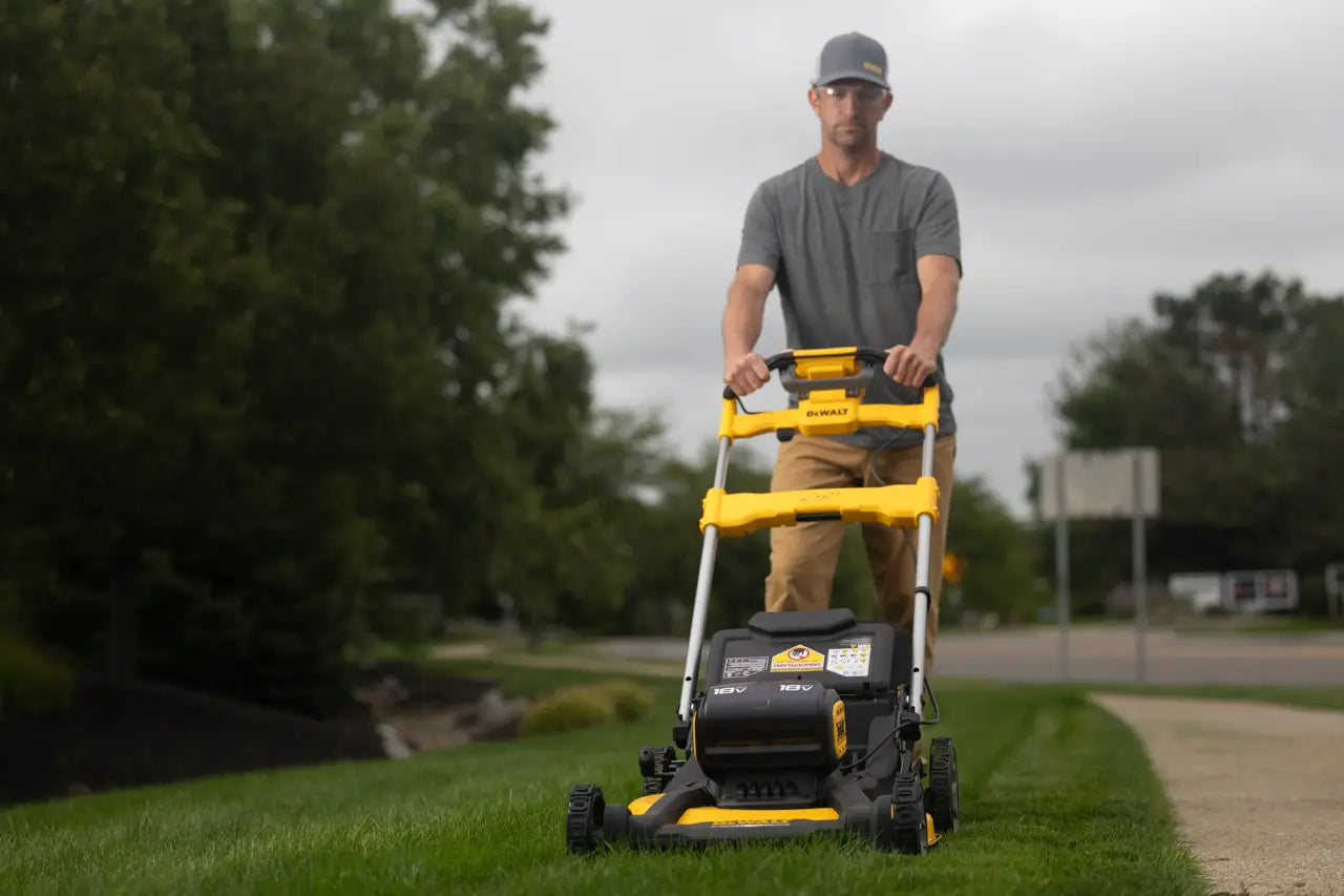 Cortacésped autopropulsado sin escobillas XR 18V 53cm Dewalt DCMWSP156N