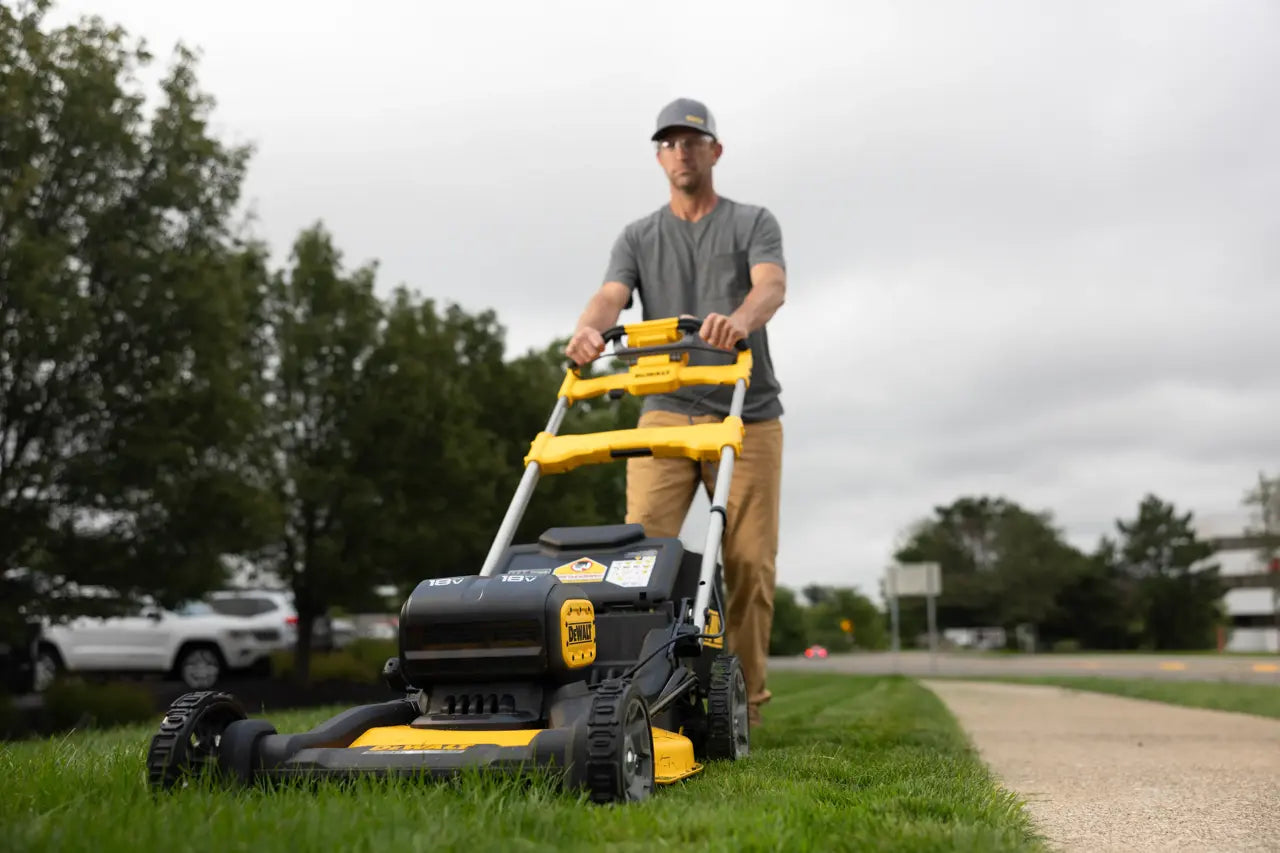 Cortacésped autopropulsado sin escobillas XR 18V 53cm Dewalt DCMWSP156N