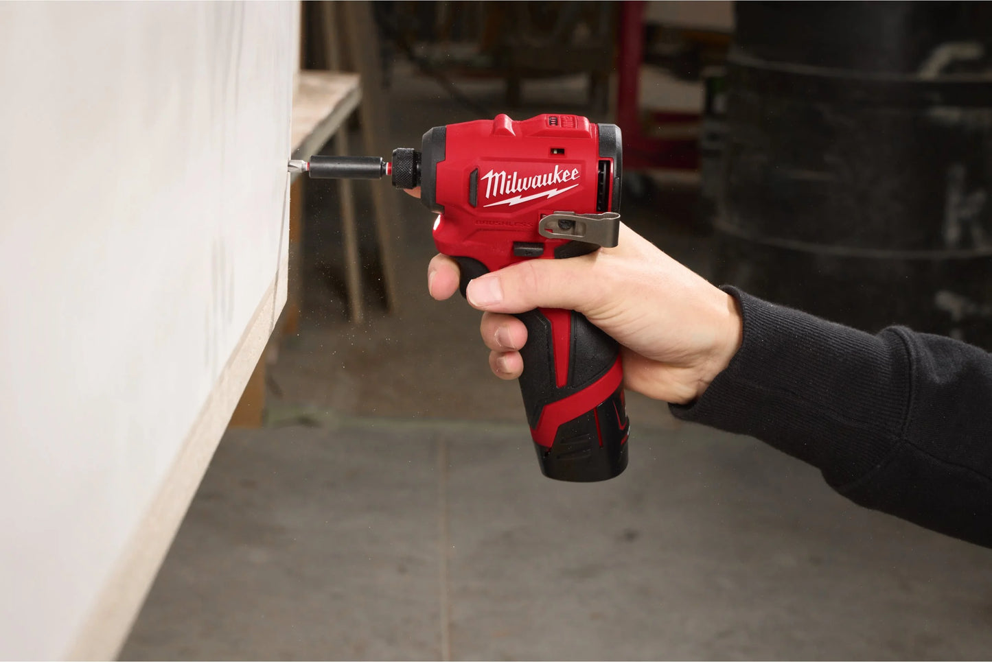 Atornillador de impacto subcompacto M12 1/4" hex 124Nm Milwaukee M12 BLIDRC-0