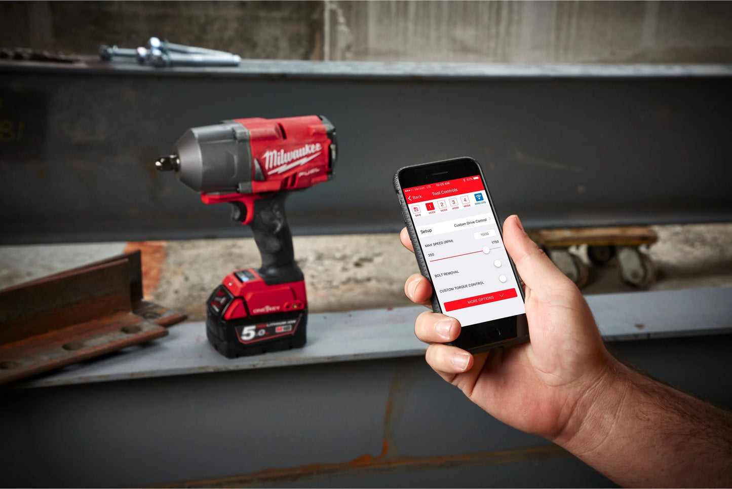 Llave de impacto M18 FUEL ONE-KEY 1/2" + 2 bat 5Ah + Cargador + Maletín Milwaukee M18 ONEFHIWF12-502X